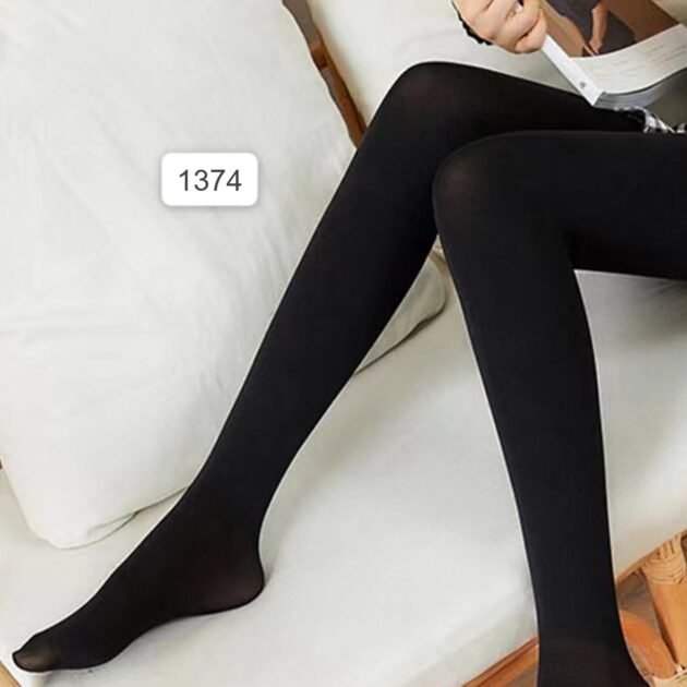 جوارب نسائية طويلة