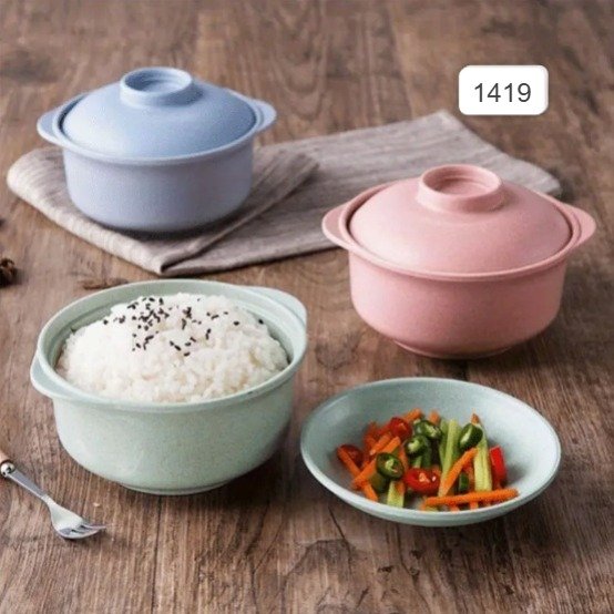 وعاء بلاستيكي