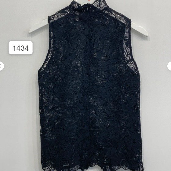 بلوزة نسائية