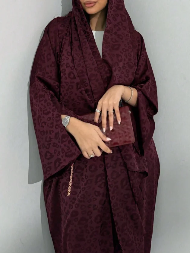 عباية مع سكارف
